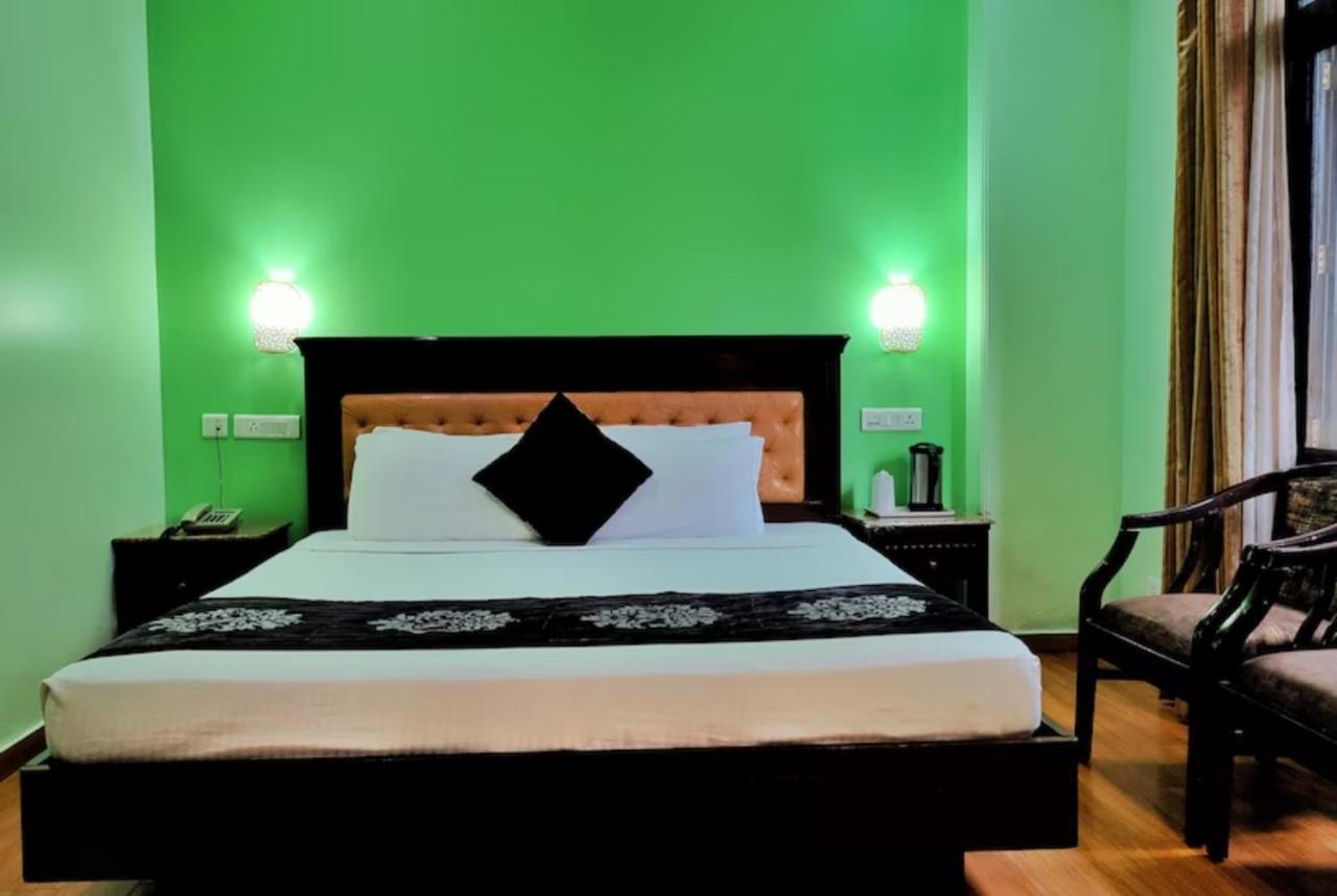 Hotel Marc Шимла Экстерьер фото