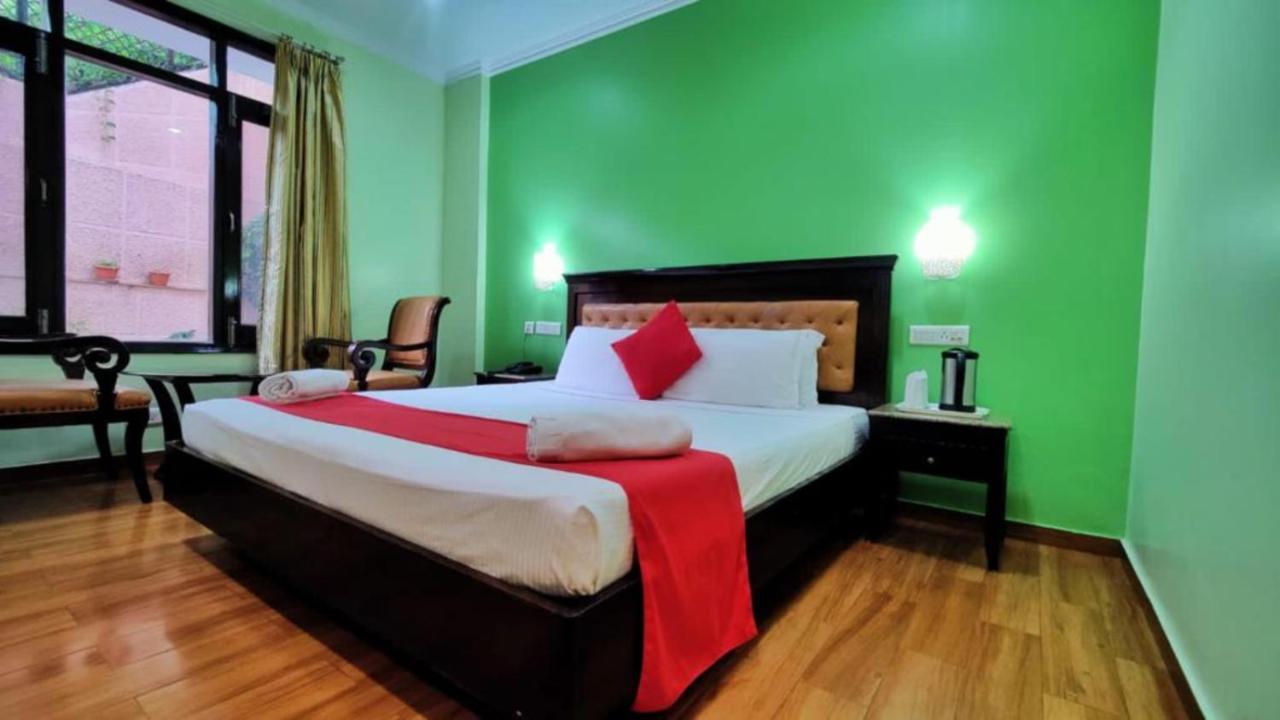 Hotel Marc Шимла Экстерьер фото