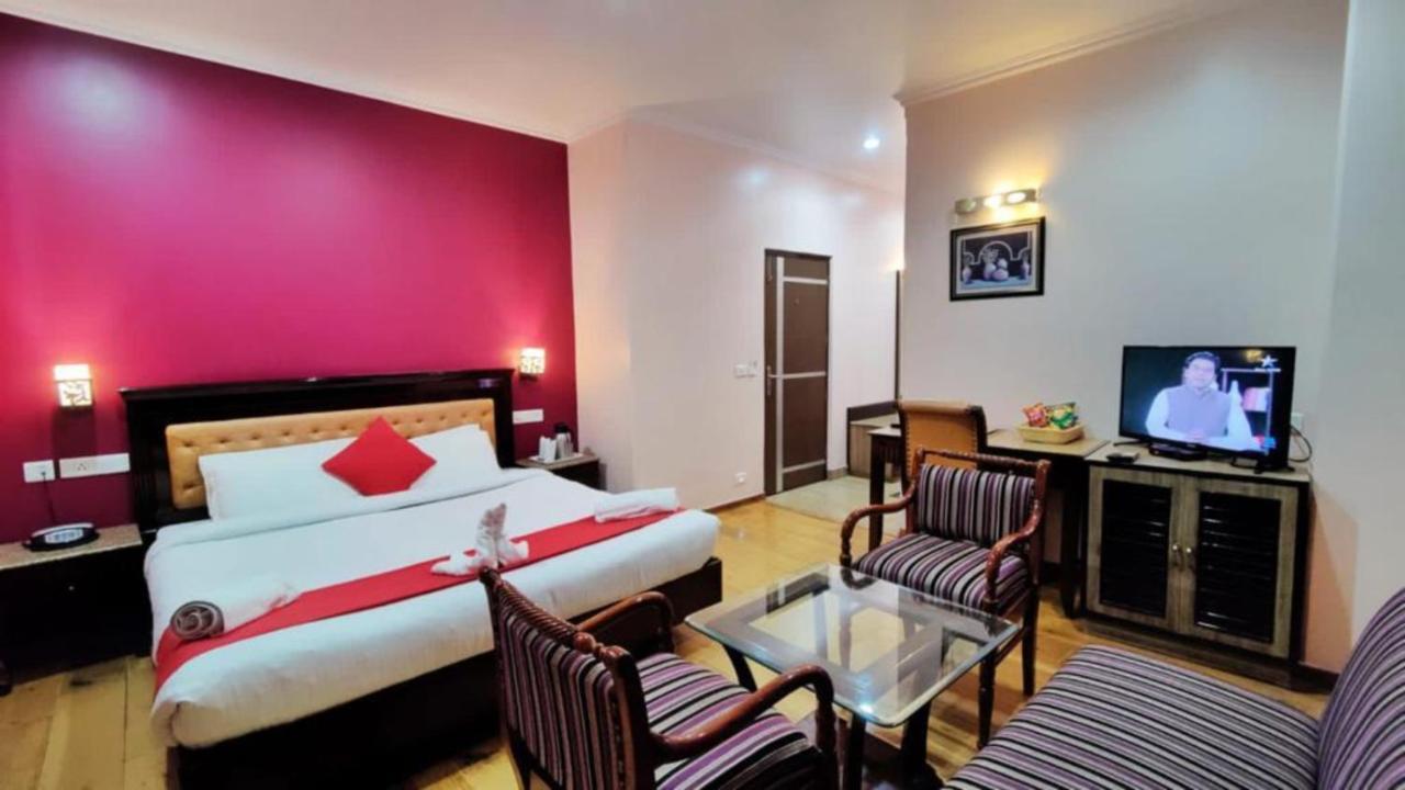 Hotel Marc Шимла Экстерьер фото