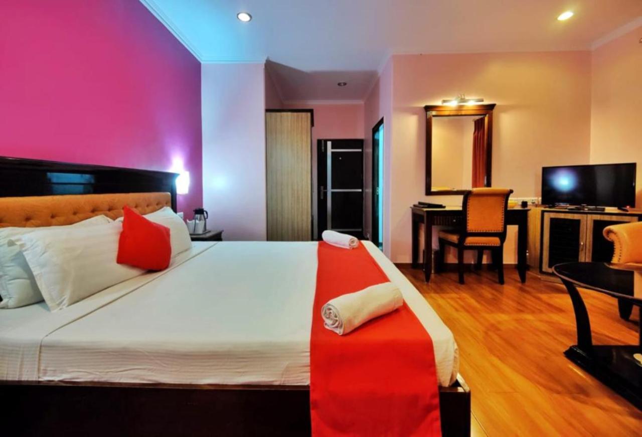 Hotel Marc Шимла Экстерьер фото