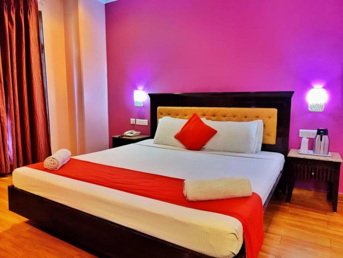 Hotel Marc Шимла Экстерьер фото