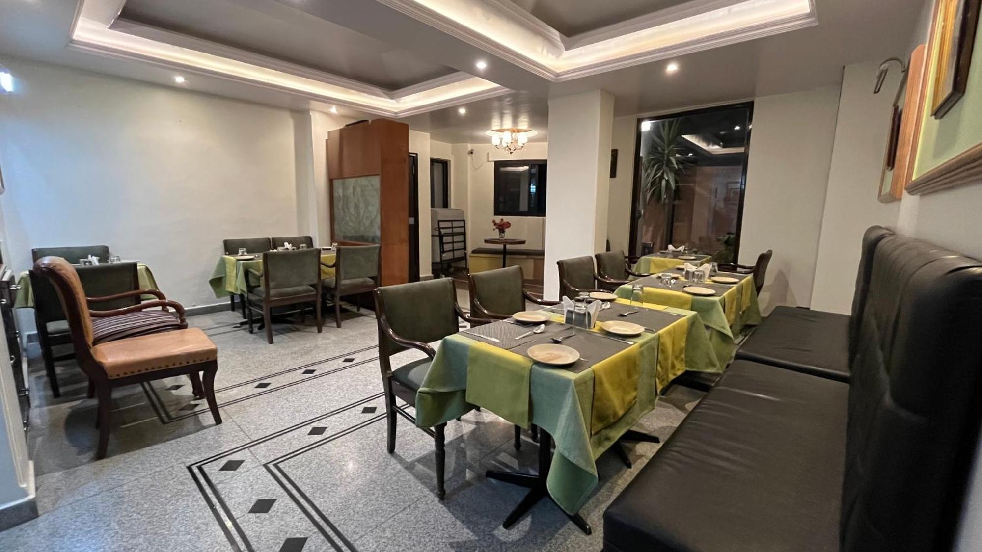 Hotel Marc Шимла Экстерьер фото