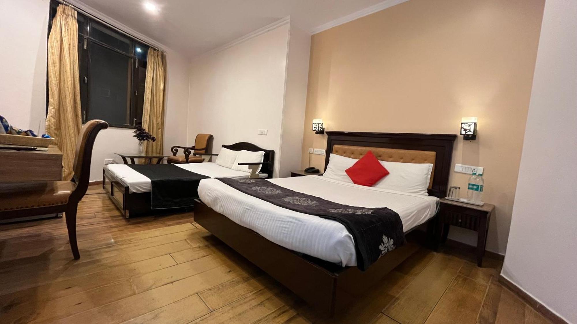 Hotel Marc Шимла Экстерьер фото