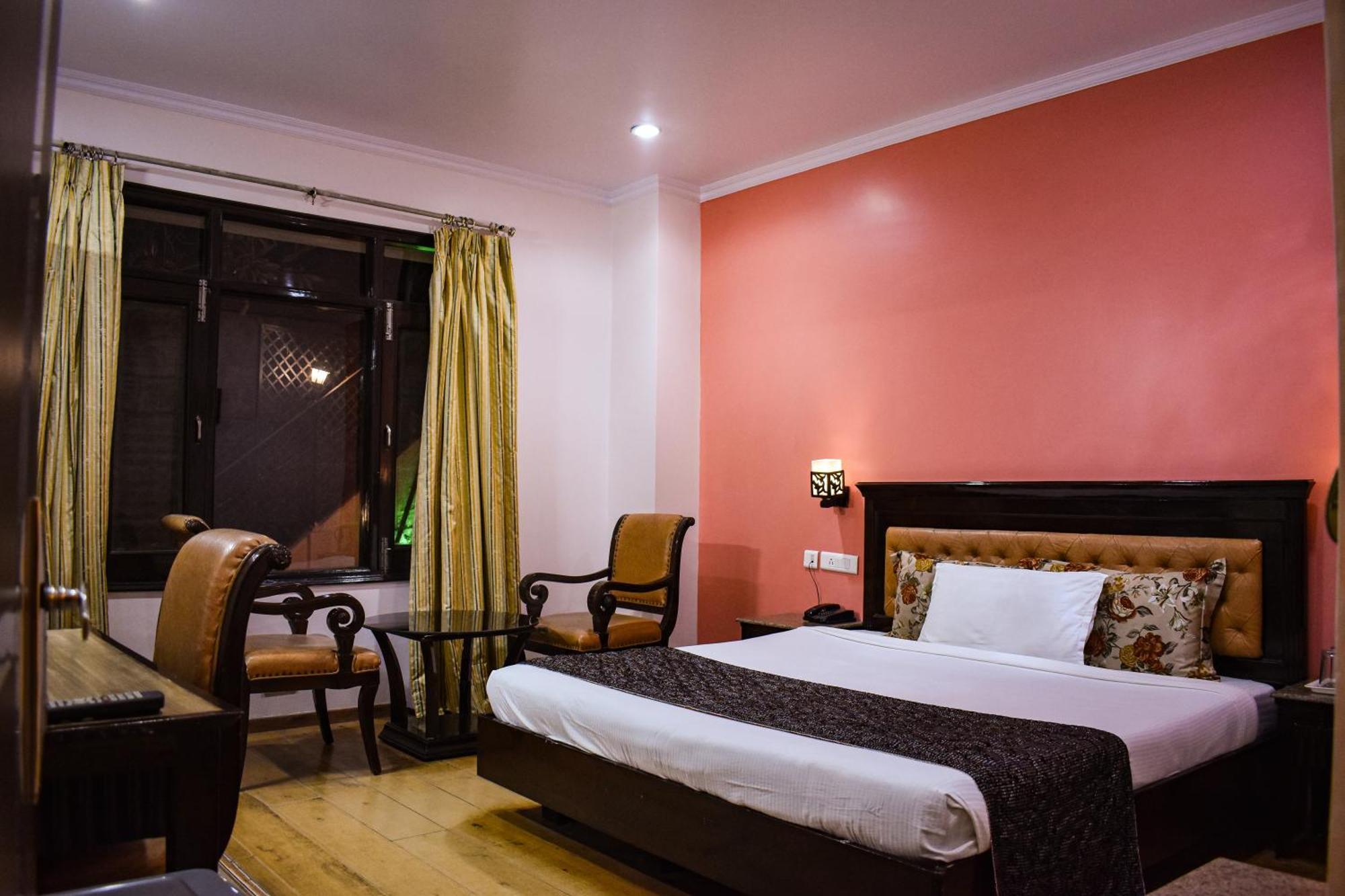 Hotel Marc Шимла Экстерьер фото