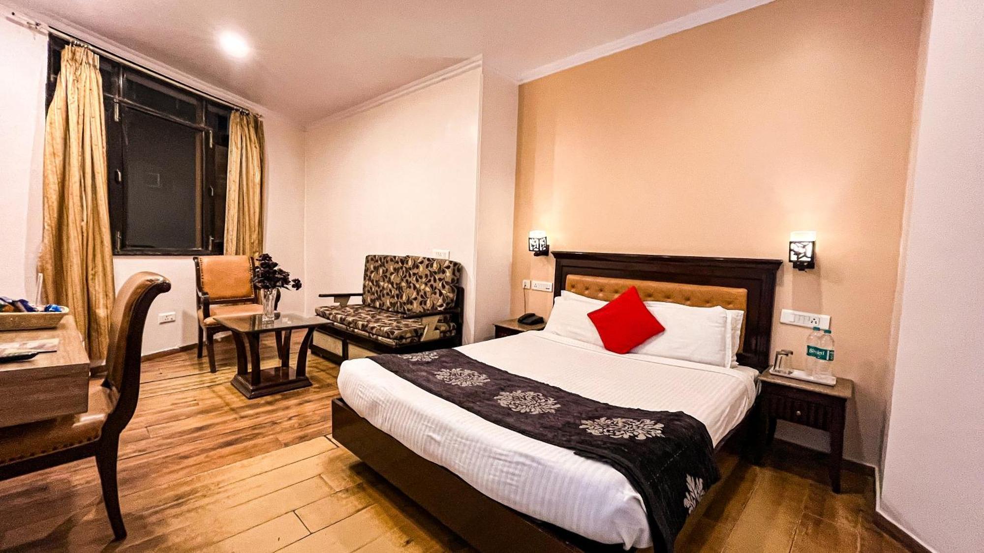 Hotel Marc Шимла Экстерьер фото