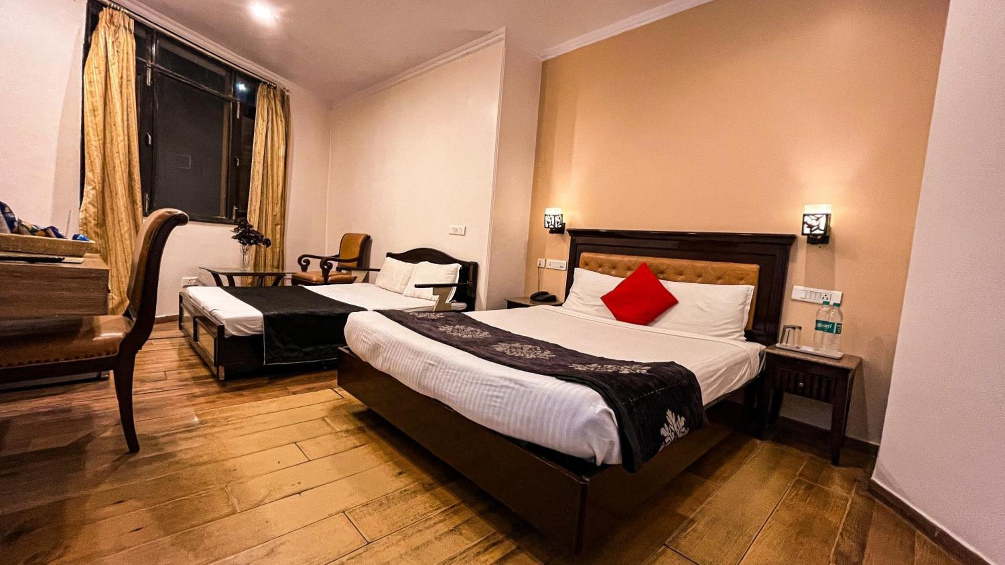 Hotel Marc Шимла Экстерьер фото